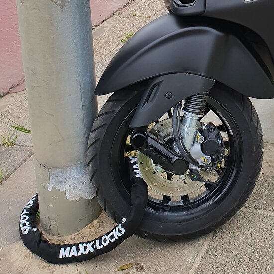 Praktijk afbeedling Maxx-Locks Motorslot ART 4 - 120cm ketting