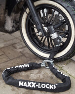 praktijkafbeelding Maxx-Locks ART 4 kettingslot Vespa Sprint, AGM VX, BTC Riva, Iva Lux, Vespelini  (1)
